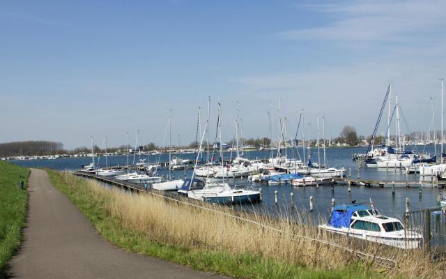 Lovely holiday home in Wolphaartsdijk close to the lake