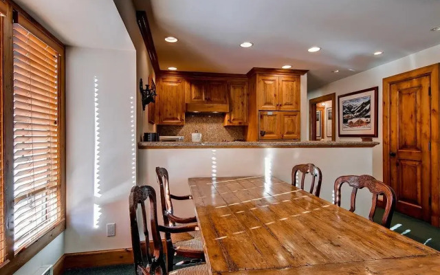Greyhawk Condominiums Warm Springs, Great Location for Bike and Ski