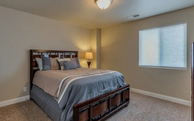 Razorback Ridge 4 Bedroom Apts by RedAwning