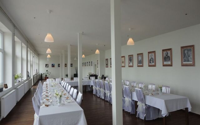 Hotel Pod Zvicinou