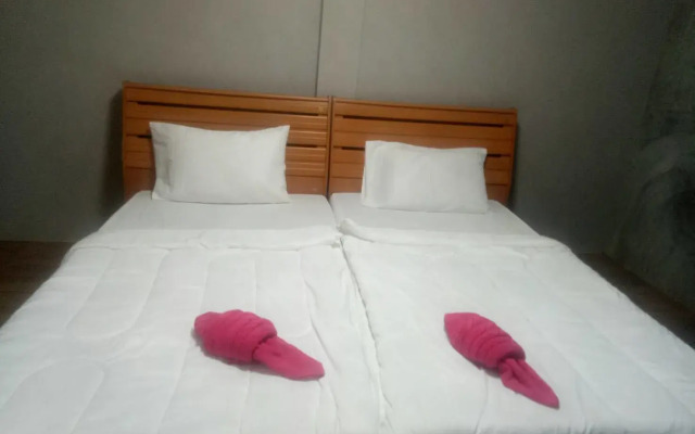 RoomQuest Amphawa Floating Market