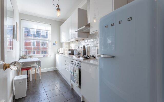2 Bedroom Apartment in the Heart of Angel