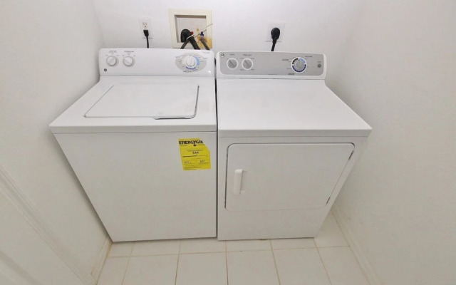 Oceanwalk 1-403 Apartment 2