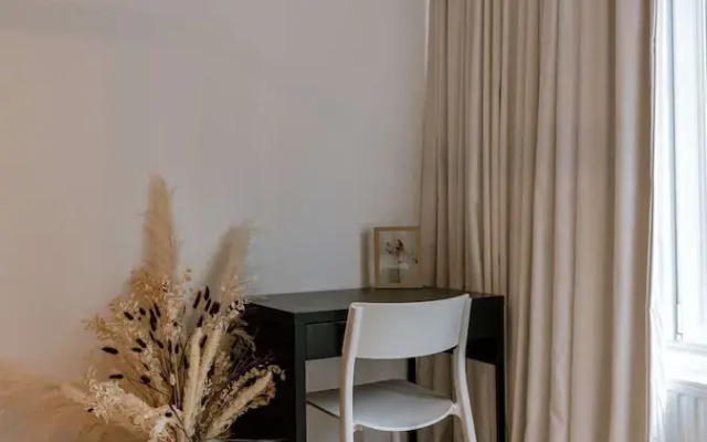 Modern 3-bedroom Apartment Family-friendly Touches