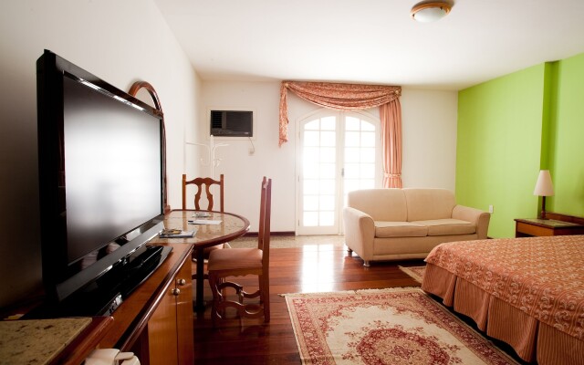 Colonial Plaza Hotel