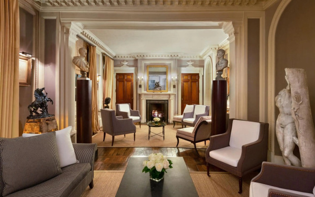 Le Dokhan’s Paris Arc de Triomphe, a Tribute Portfolio Hotel