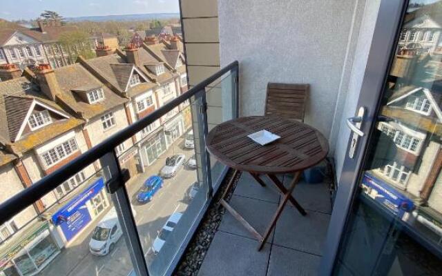 Woking Stylish and Modern 2 bedroom Apartment