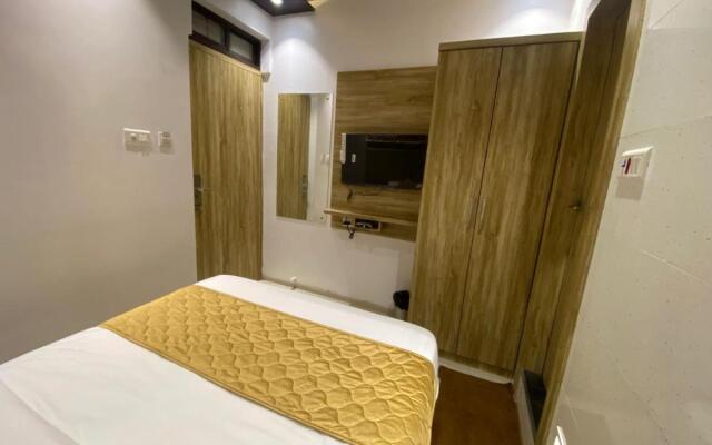 Hotel Bkc Crown - Near Trade Centre