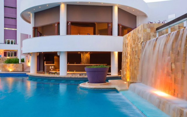 Krystal Grand Cancun