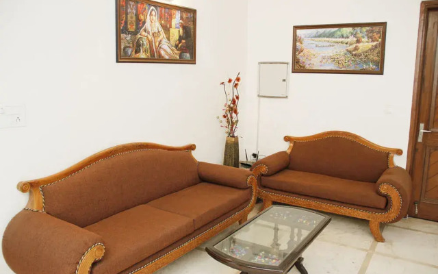 Oyo Rooms Noida City Centre 208