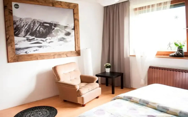 Spacious House In Fugen With Terrace