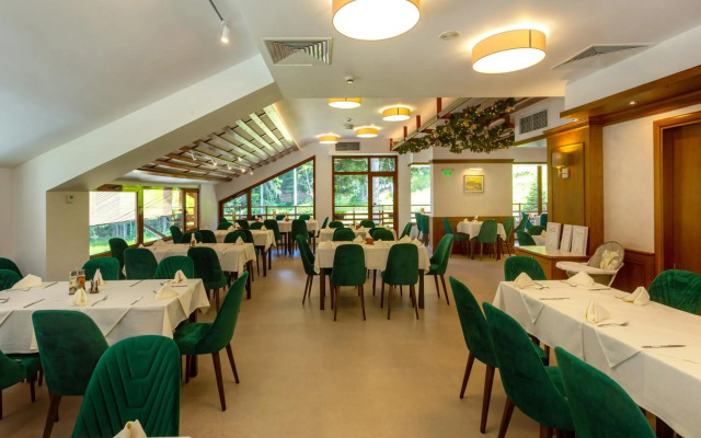 Yanakiev Club Hotel