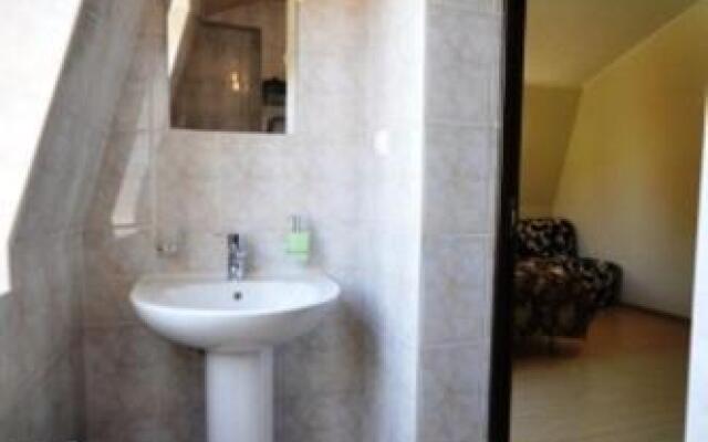 U Yasenia Guest House