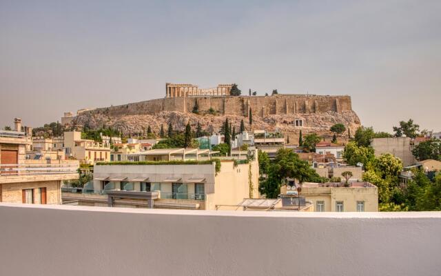 Cozy Deck Roof Apt at the Foothills of Acropolis