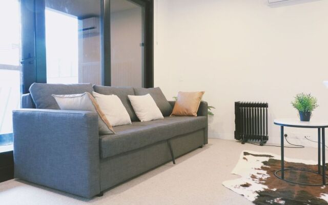 HFN Riverside Docklands Apartment