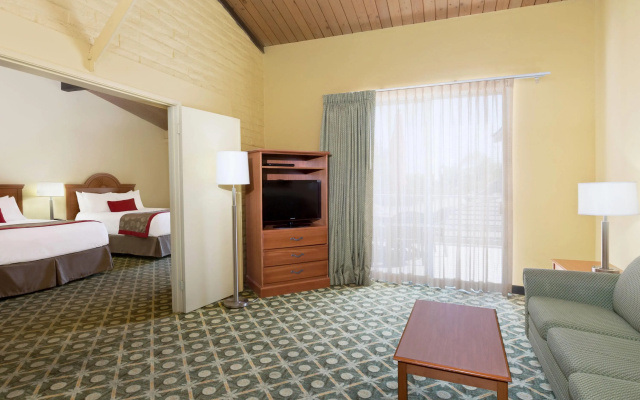 Ramada by Wyndham Santa Barbara - Image 6