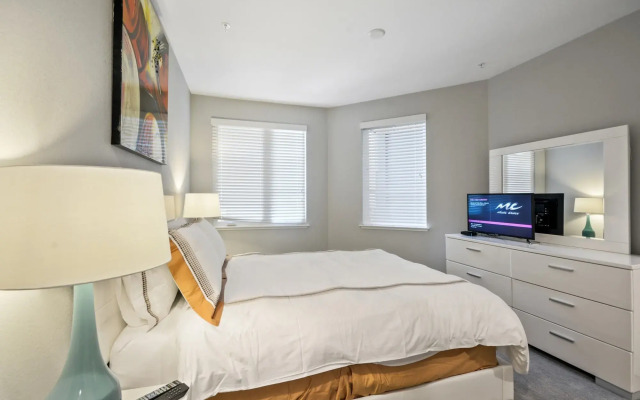 Bluebird Suites near Facebook HQ