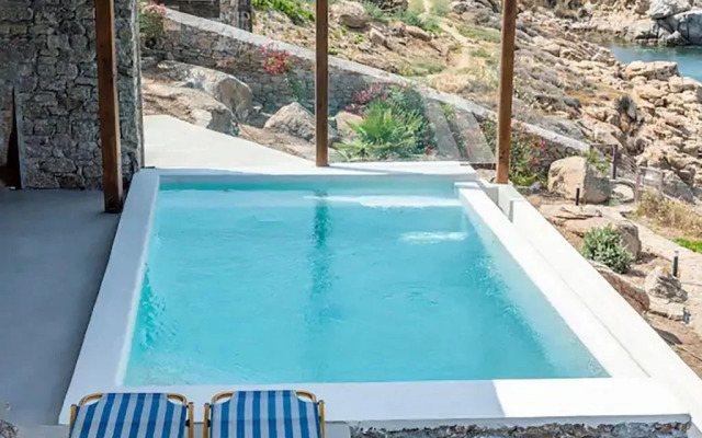 Etesians Suites & Villas