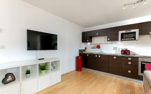 Bright Comfy 2 bed in trendy Dalston