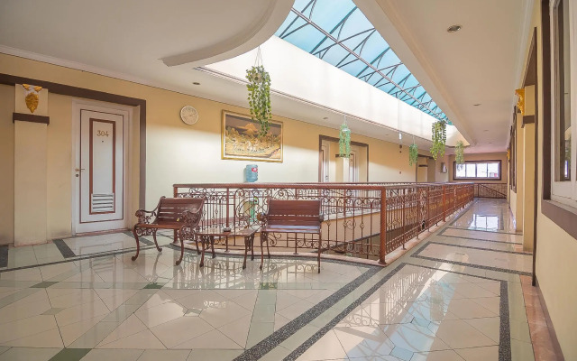 RedDoorz near Setrasari Mall 2