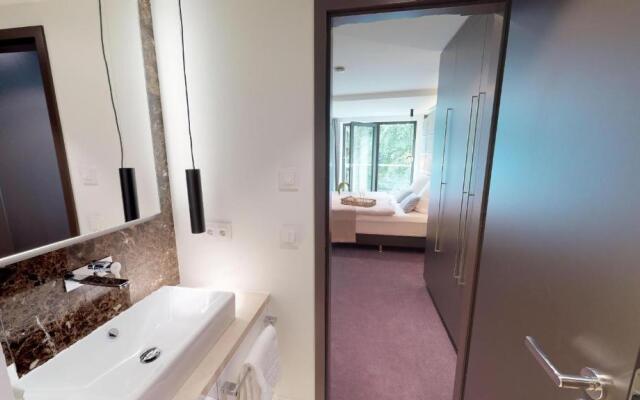 White Pearl Apartment 2.05