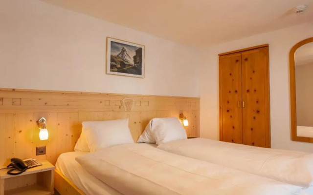 Julen Wendelin, Hotel Touring