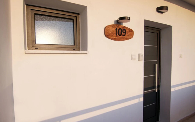 Phaedrus Living: Seaside Luxury Flat Athina 109