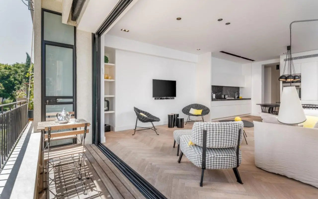 Stunning and design 2BDR Apartment