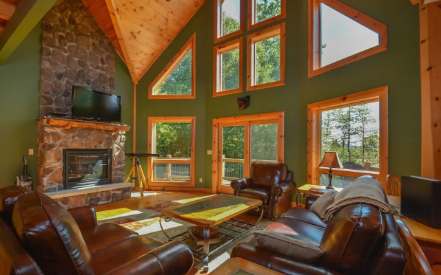 Cozy Bear Chalet 4 Bedroom House