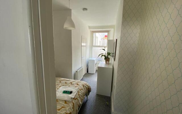 The Walnut Suite lovely one bedroom flat in Stoke.