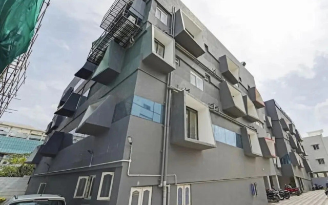 OYO Townhouse 74252 Haha Stays Perungudi