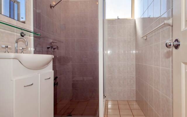 Little Hut, Unit 3, 20 Kurrawa Close