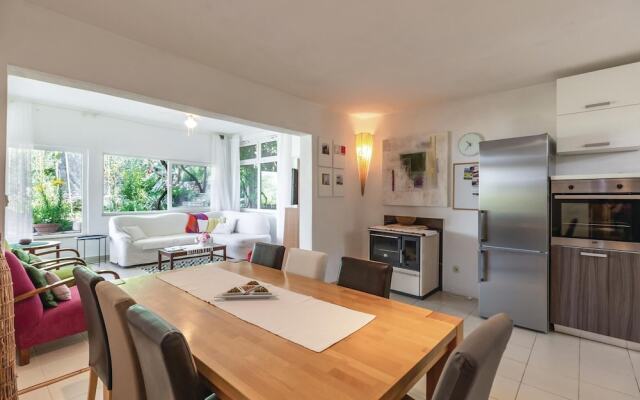 Amazing Home in Mimice With Wifi and 4 Bedrooms