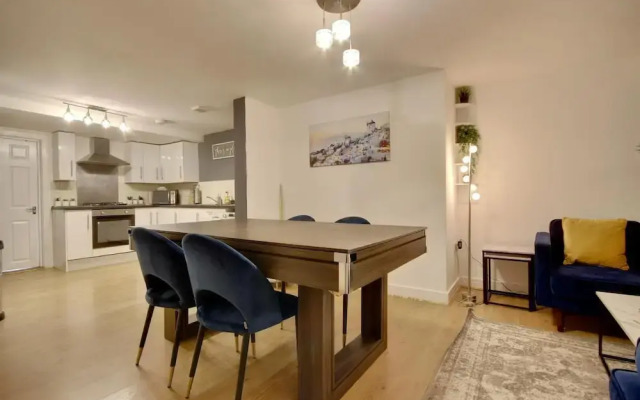 Southsea Apartment-Parking-Pool-Hot tub