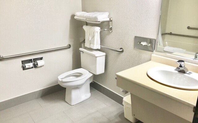 Baymont Inn & Suites Marinette