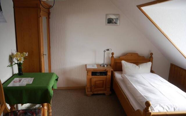 Hotel-Gasthof-Destille-Eisenbahn