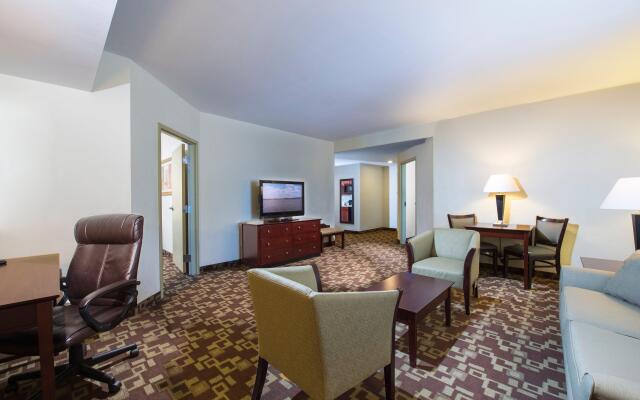 Holiday Inn Express & Suites Port St. Lucie West, an IHG Hotel