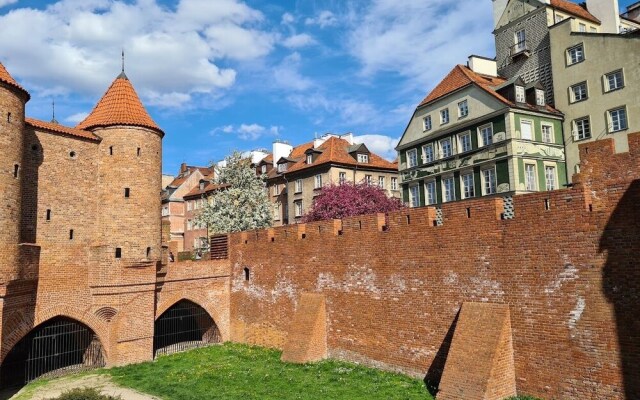 Warsaw Old Town Apartment by Renters