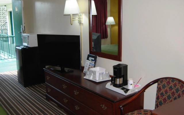 Travelodge by Wyndham Chambersburg