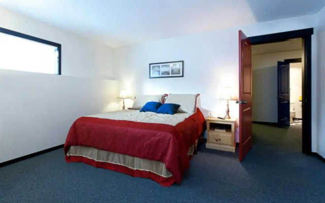 The Bulldog Hotel Silver Star