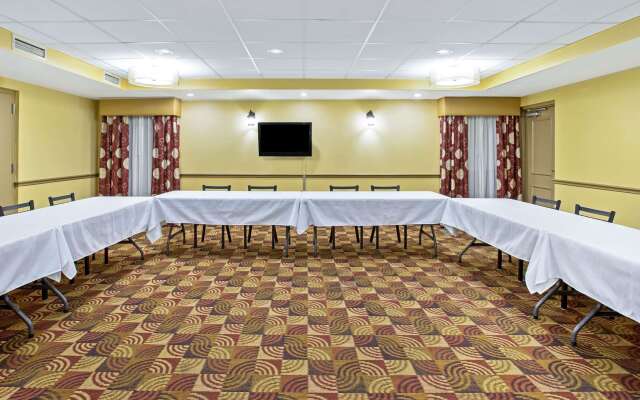 La Quinta Inn & Suites by Wyndham Salina