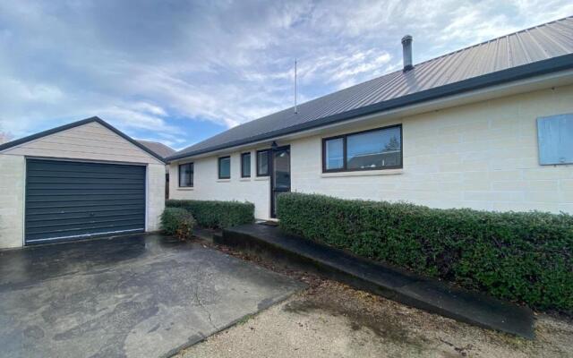 8b Rippingale Road