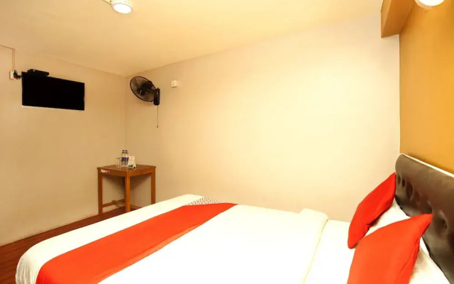 Oyo 607 De' Tisha Inn Lounge & Bar