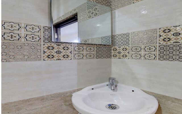 OYO Flagship 13933 Varcity Pearl