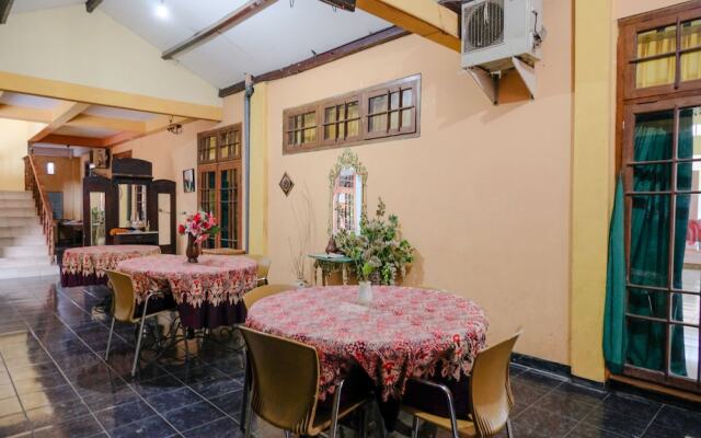 Hotel Istana Family by OYO Rooms