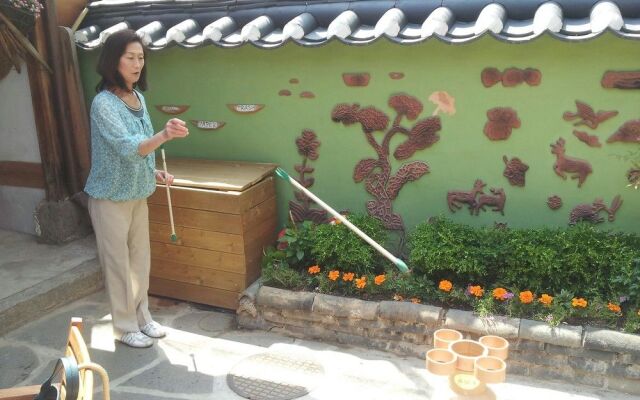 Moon Hanok Guesthouse