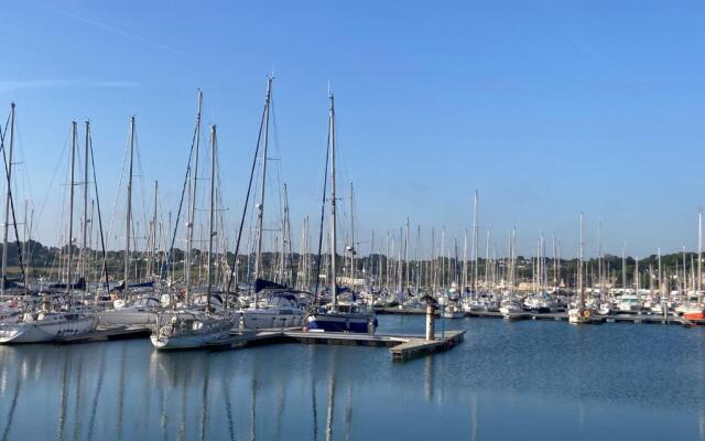 BEL APPARTEMENT duplex PORT DE PERROS GUIREC