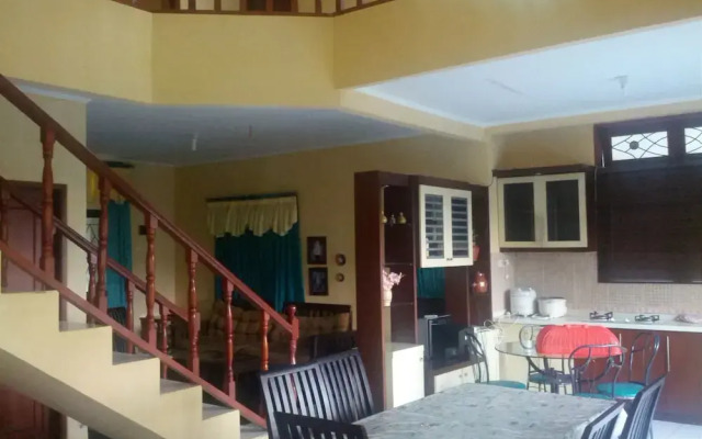 Villa Anvil Cipanas 4 Bedroom for 25 pax