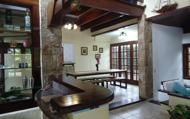 Casa 5 suítes com piscina e churrasqueira