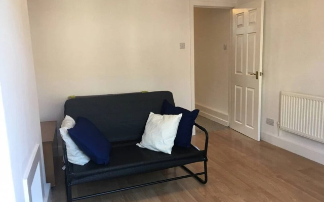 Cv21 3SG Whole 2-bed House in Rugby
